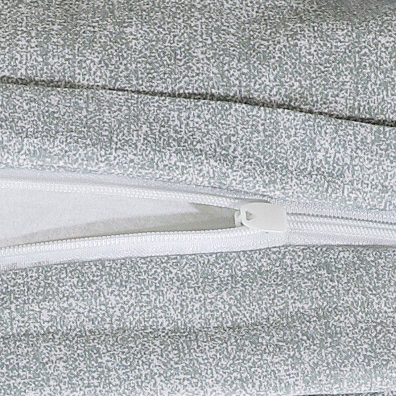 Čas je za popolno razvajanje z moderno bombažno posteljnino! Posteljnina Geometric Pink je iz renforce platna, ki velja za lahko, mehko tkanino, preprosto za vzdrževanje. Naj vas očara moderen dizajn z geometrijskim motivom. Posteljnina je pralna na 40 °C.
