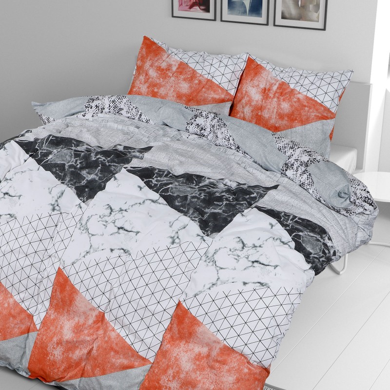 Čas je za popolno razvajanje z moderno bombažno posteljnino! Posteljnina Geometric Pink je iz renforce platna, ki velja za lahko, mehko tkanino, preprosto za vzdrževanje. Naj vas očara moderen dizajn z geometrijskim motivom. Posteljnina je pralna na 40 °C.
