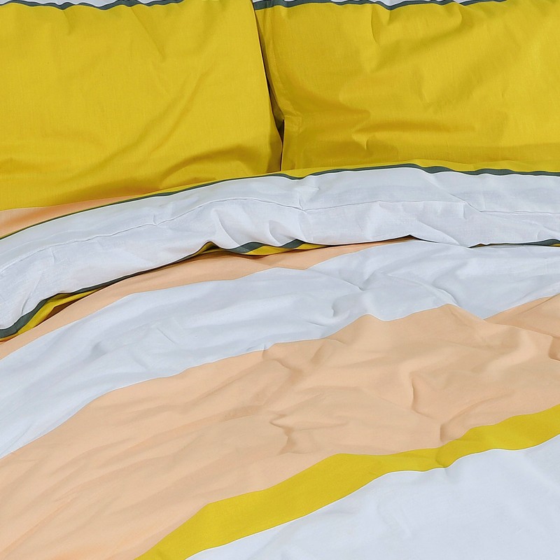 Čas je za popolno razvajanje z moderno bombažno posteljnino! Posteljnina Autumn Dream je iz renforce platna, ki velja za lahko, mehko tkanino, preprosto za vzdrževanje. Naj vas očara moderen dizajn s črtastim vzorcem. Posteljnina je pralna na 40 °C.