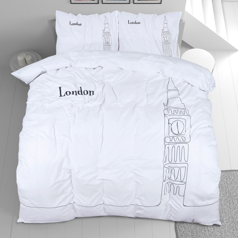 Čas je za popolno razvajanje z moderno bombažno posteljnino! Posteljnina Day in London je iz renforce platna, ki velja za lahko, mehko tkanino, preprosto za vzdrževanje. Naj vas očara moderen dizajn z motivom mesta London. Posteljnina je pralna na 40 °C.