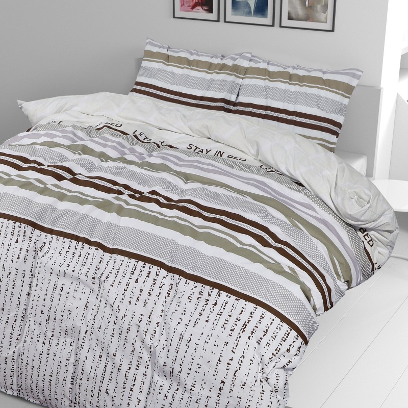 Čas je za popolno razvajanje z moderno bombažno posteljnino! Posteljnina Stay in Bed Together je iz renforce platna, ki velja za lahko, mehko tkanino, preprosto za vzdrževanje. Naj vas očara moderen dizajn s črtastim vzorcem. Posteljnina je pralna na 40 °C.