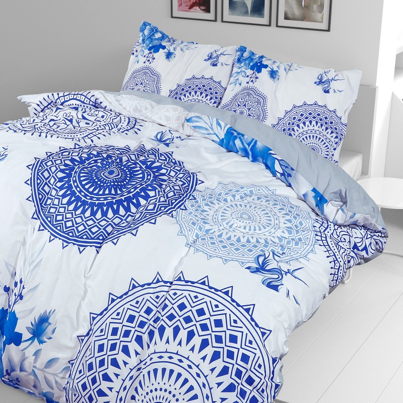 Čas je za popolno razvajanje z moderno bombažno posteljnino! Posteljnina Blue Mandala je iz renforce platna, ki velja za lahko, mehko tkanino, preprosto za vzdrževanje. Naj vas očara moderen dizajn z motivom mandale. Posteljnina je pralna na 40 °C.