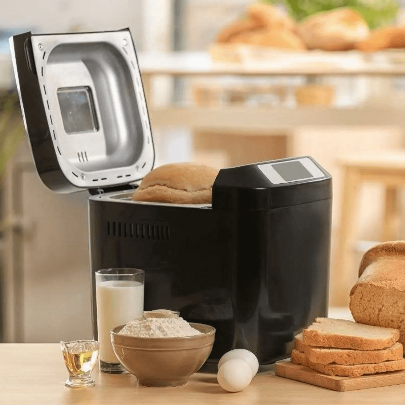 Večnamenski aparat za peko kruha