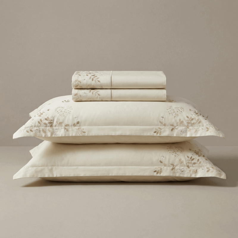 Svilanit PREMIUM vezena bombažno-satenasta posteljnina Sarah-Beige – prestižna kakovost egipčanskega bombaža 