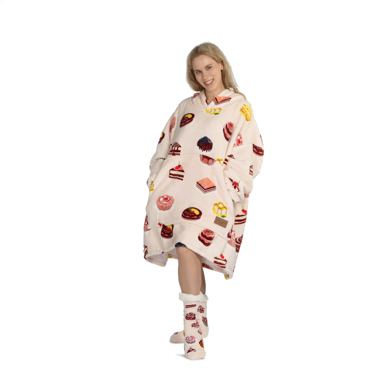 Hoodie odeja Svilanit Cake Time + Darilo: nogavice