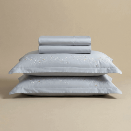 Svilanit PREMIUM vezena bombažno-satenasta posteljnina Iris – prestižna kakovost egipčanskega bombaža