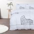 Čas je za popolno razvajanje z moderno bombažno posteljnino! Posteljnina Day in Rome je iz renforce platna, ki velja za lahko, mehko tkanino, preprosto za vzdrževanje. Naj vas očara moderen dizajn z motivom mesta Rim. Posteljnina je pralna na 40 °C.