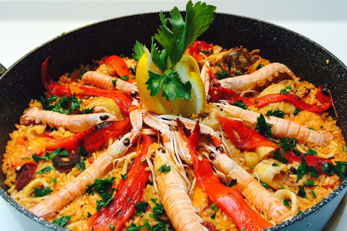 Recept za vročo in strastno paello a la flamenka