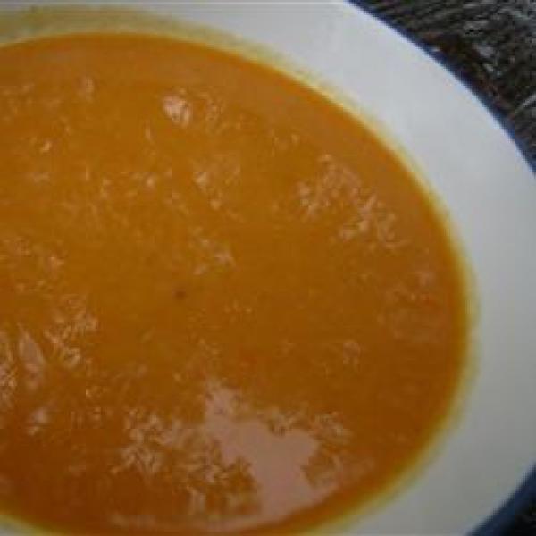 Kremasta korenčkova juha naravnost iz ekonom lonca