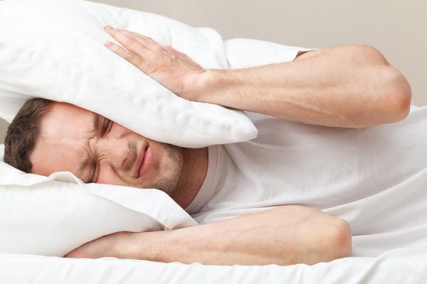 Skrivnosti mirnega spanca: Razkrivamo 7 znakov težav s spanjem (1.del)