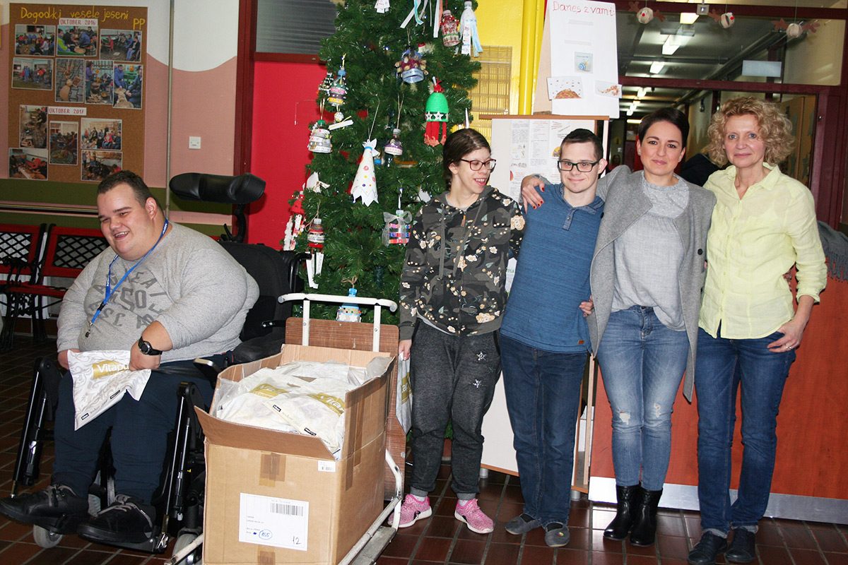 Božična darila za učence Oš Gustava Šiliha v Mariboru