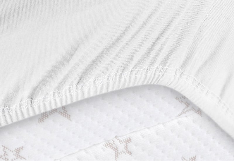 Popolno prileganje z elastiko.