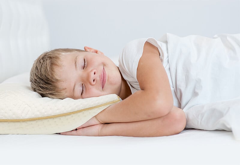 Več udobja in manj premetavanja, ker sta hrbtenica in vrat vedno v pravilni legi.