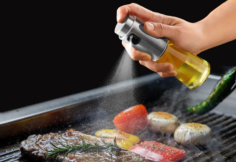 Trpežni materiali in eleganca v kuhinji.