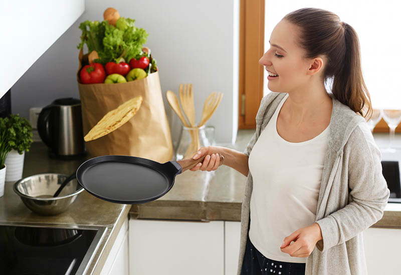 Izbrani kakovostni materiali za hitro kuhanje in dolgo življenjsko dobo posode.