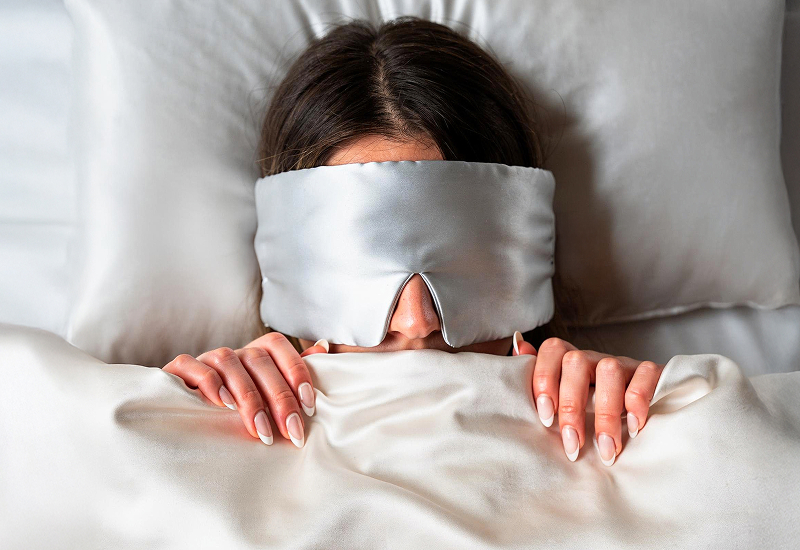 Popolna tema za globok spanec