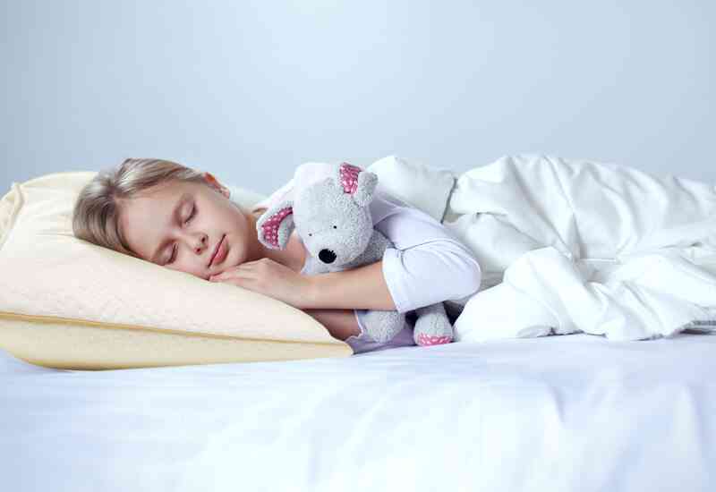 Prožno in popolno prileganje otroškemu spancu.