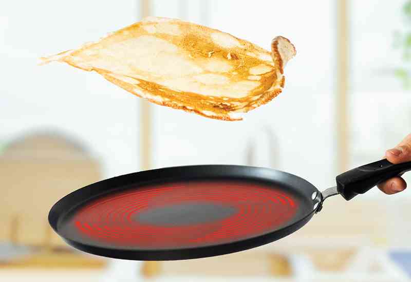 Enostavno obračanje palačink in omlet.