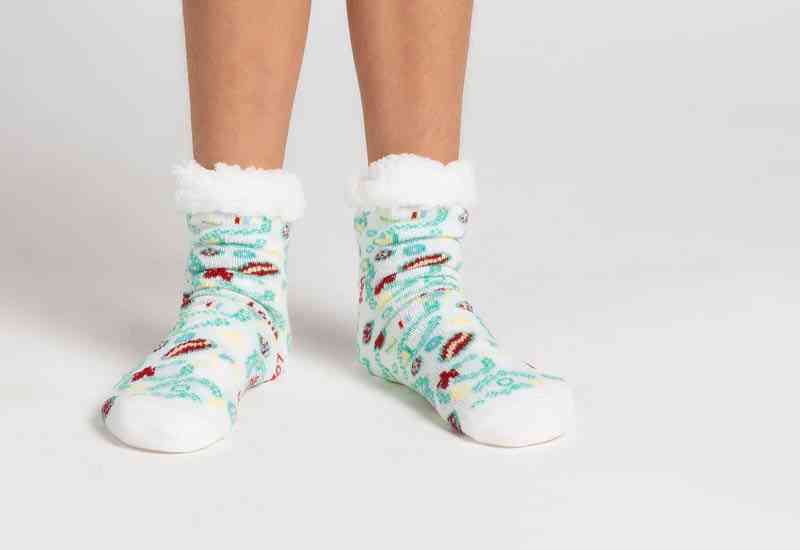 Darilo: mehke nogavičke v istem stilu.