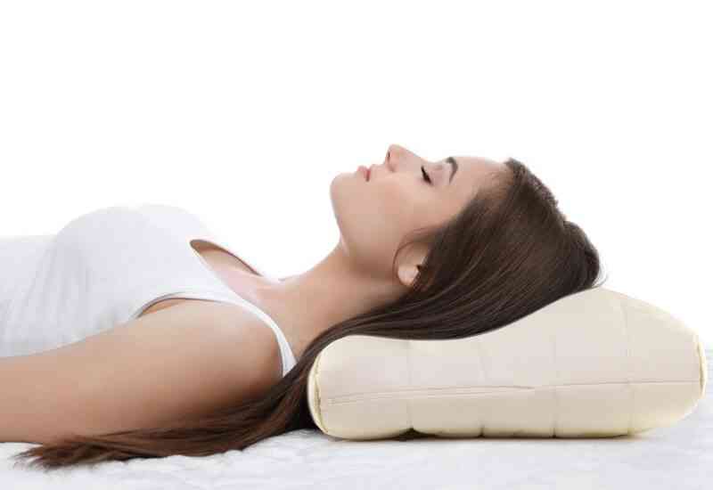 Dvojno jedro za optimalen spanec posameznikov z ožjimi rameni