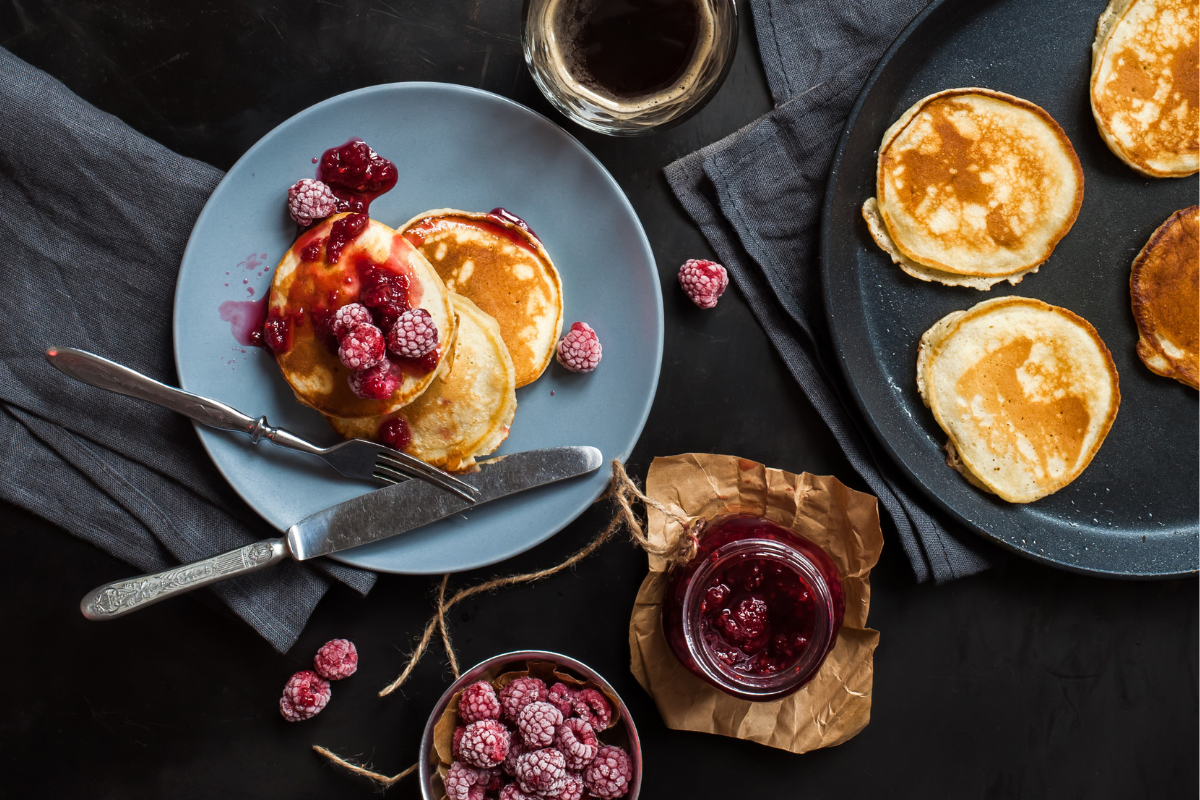 Ameri&scaron;ke palačinke specite v ponvi Rosmarino